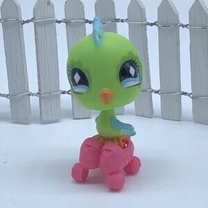 LPS #472 Green Parakeet Aqua Blue Diamond Eyes Blue Wings and Tail